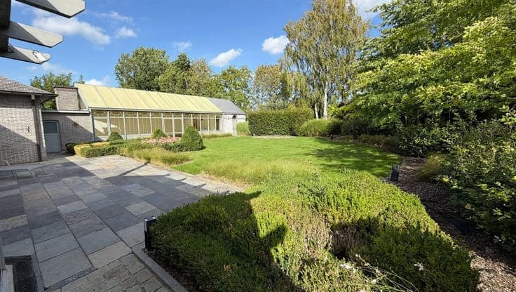 LUXURIOUS VILLA WITH INDOOR SWIMMING POOL & SAUNA – ZOTTEGEM