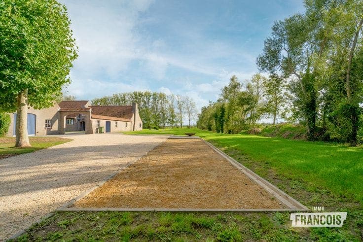 A unique estate covering 2.13 ha in Alveringem – where sile…