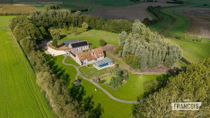 A unique estate covering 2.13 ha in Alveringem – where sile…