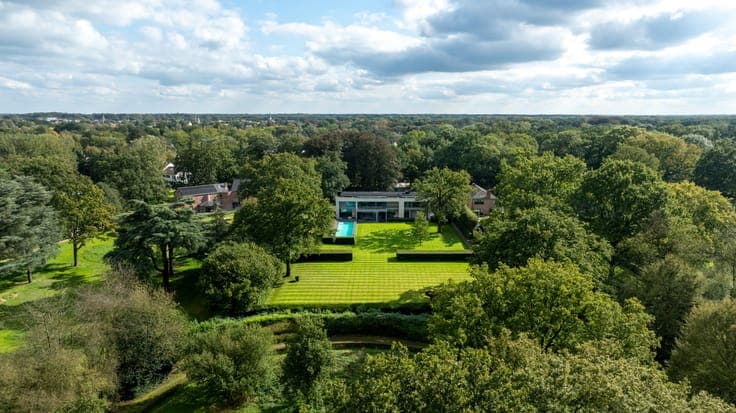 Modern design villa in prime location in Brasschaat.