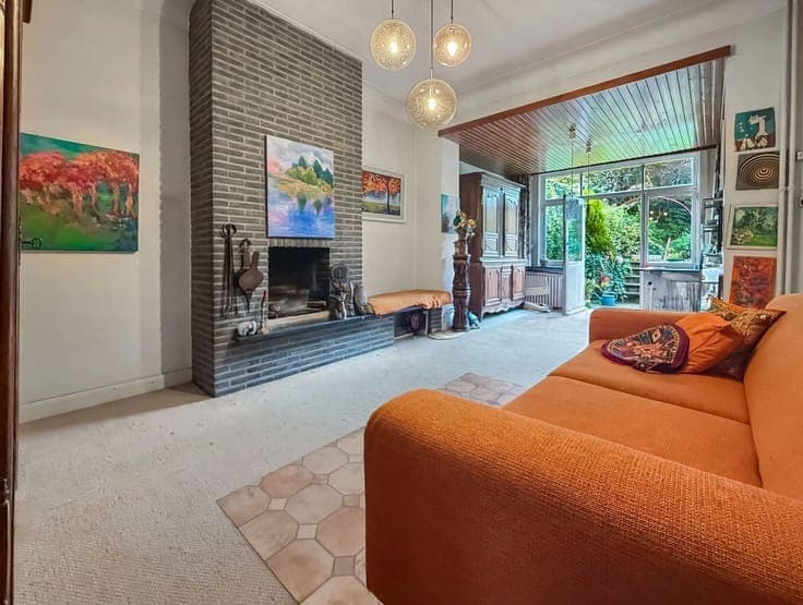 4-bedroom house in need of renovation - South-facing yard -