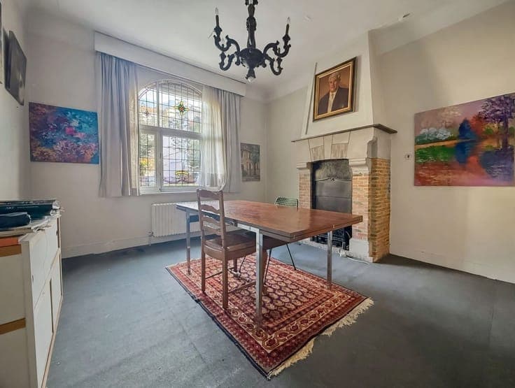 4-bedroom house in need of renovation - South-facing yard -