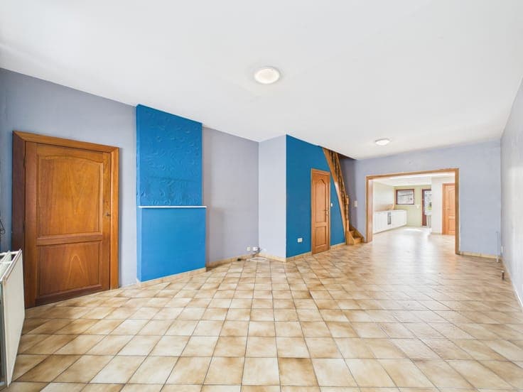 2-Bedroom House with GARDEN & GARAGE
