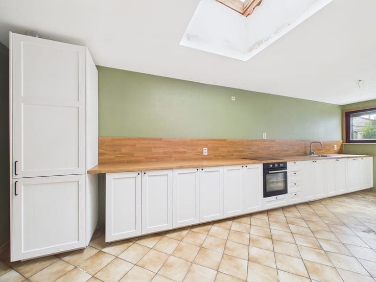 2-Bedroom House with GARDEN & GARAGE