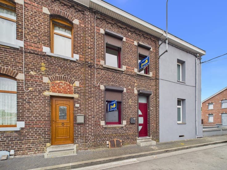 2-Bedroom House with GARDEN & GARAGE