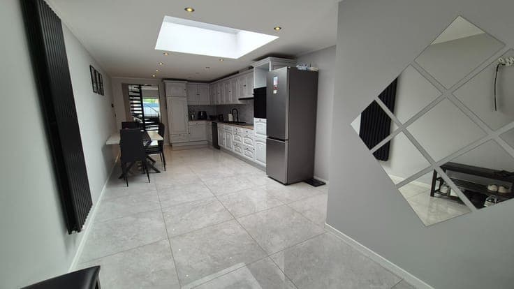 Mooi gelegen energiezuinige gerenoveerde woning met livin...