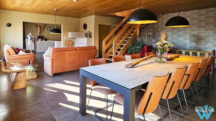 Very spacious home with commercial space in Perk