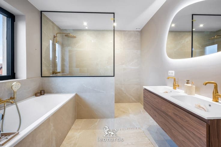 Stylishly renovated home in a prime location in Waregem