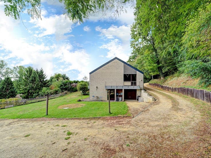 Spacious detached home in central Overijse