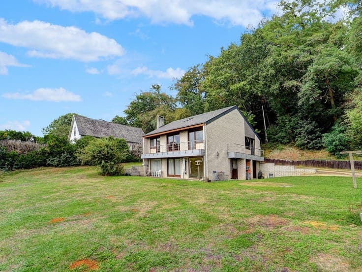 Spacious detached home in central Overijse