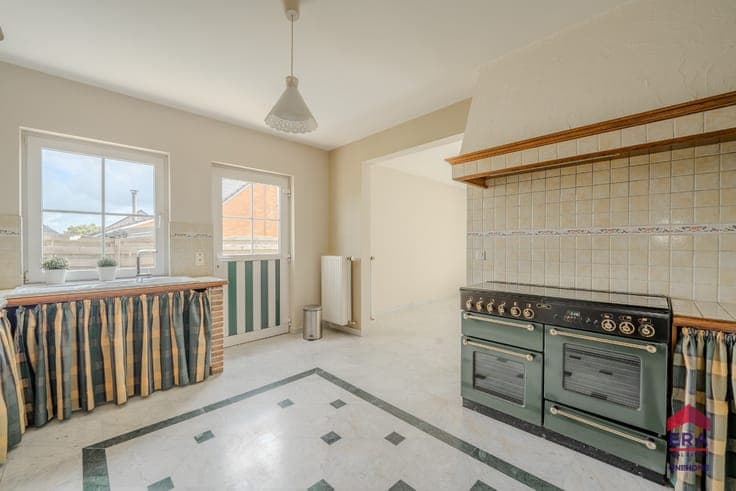 Spacious Villa with Independent Professional Practic