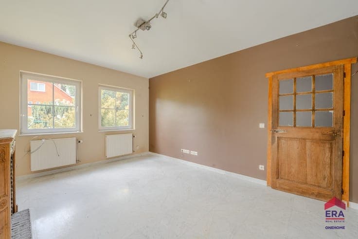Spacious Villa with Independent Professional Practic