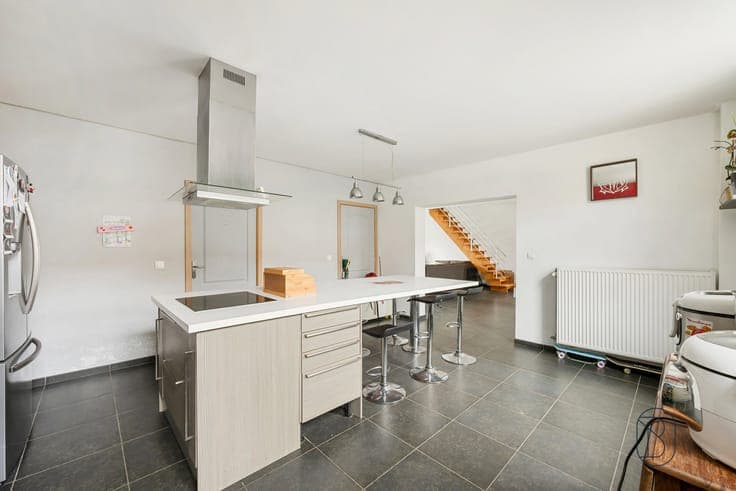 Spacious home with 5 bedrooms & south-facing garden