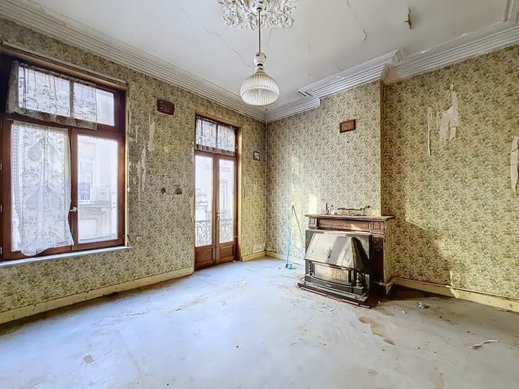 3-bedroom house with garage and garden to renovate