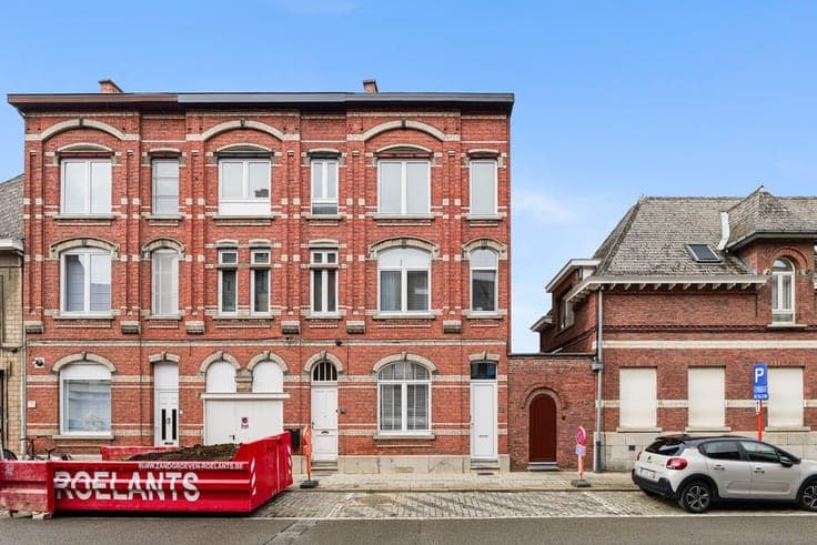 KARAKTERVOLLE GEZINSWONING MET 4 SLAAPKAMERS EN GEZELLIGE...