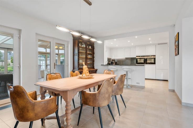 Villa -OPEN HOUSE ON SATURDAY, OCT. 17, 10 and 11 a.m.!