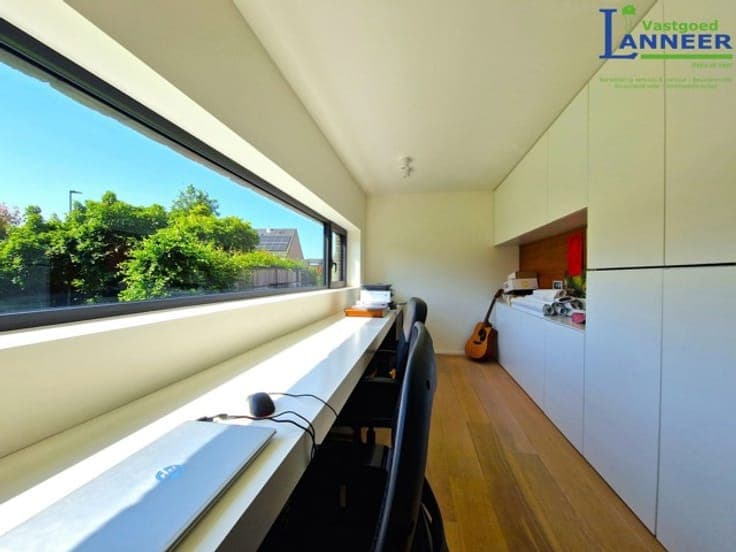 Spacious 5-bedroom villa with a swimming pool and meadow
