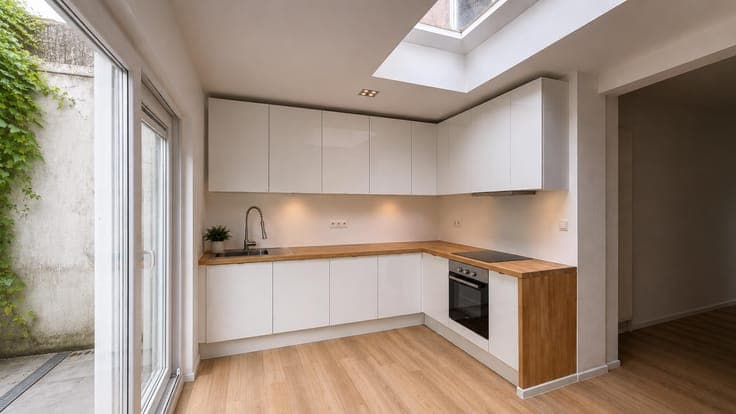 3-bedroom townhouse near the historic center.