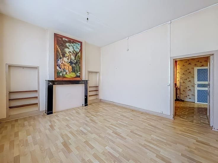 VOLUMINEUSE EET CHARMANTE MAISON A RENOVER