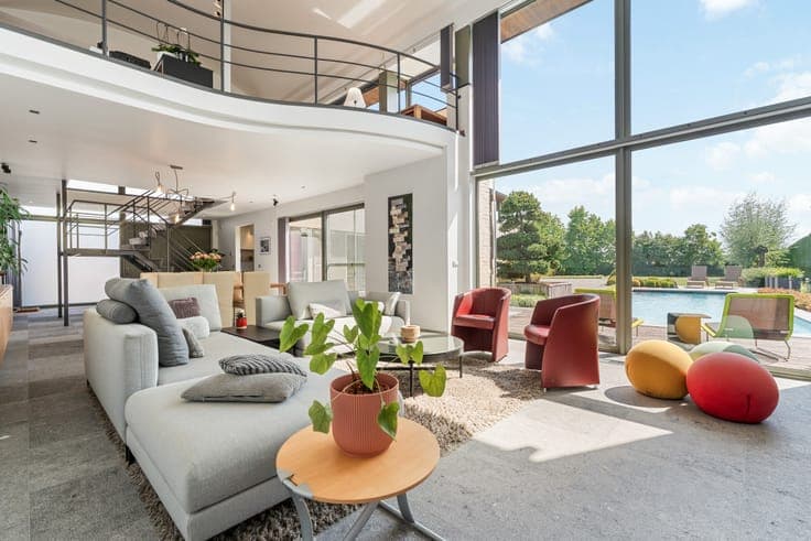 Modern villa, luxuriously finished with a pool on a spaciou