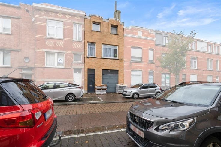 Bright and spacious, ready-to-move-in bel-etage with 3 to...