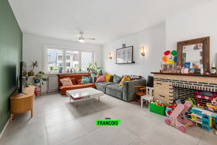 Move-in ready spacious raised townhouse in the Vuurtorenwij…