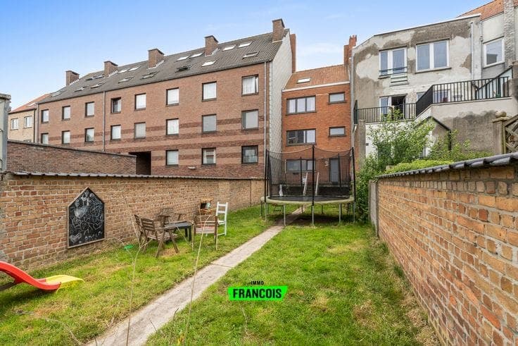 Move-in ready spacious raised townhouse in the Vuurtorenwij…