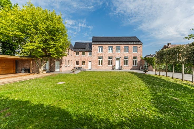 Spacious and pleasant villa, well located