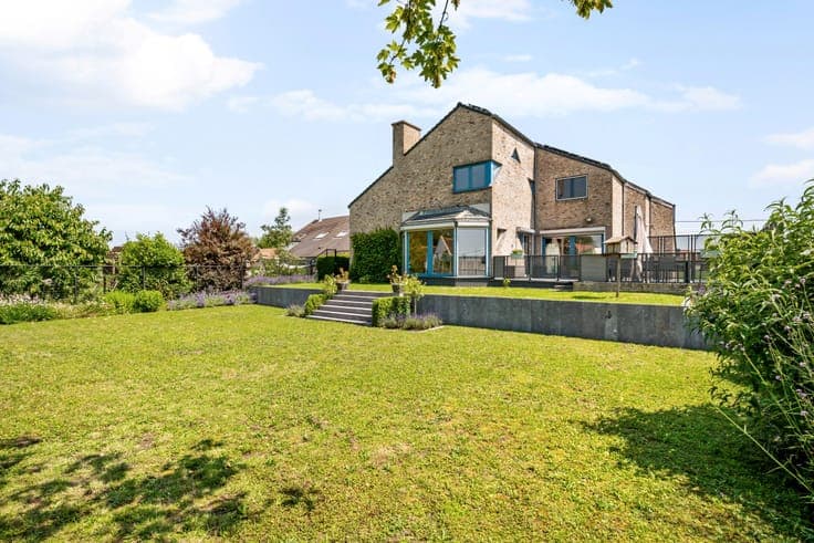 Quietly located villa on a south-facing plot in Nieuwerkerk
