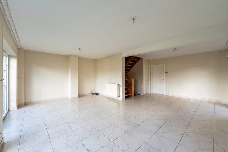 HOUSE (4 bedrooms/3 bathrooms) with a floor area of 315m²