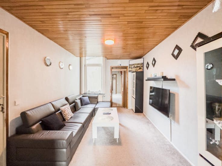 SPACIOUS HOUSE WITH GARDEN : 3 APARTMENTS POSSIBLE