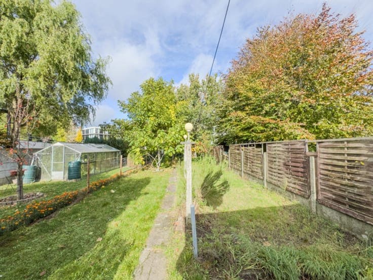 SPACIOUS HOUSE WITH GARDEN : 3 APARTMENTS POSSIBLE