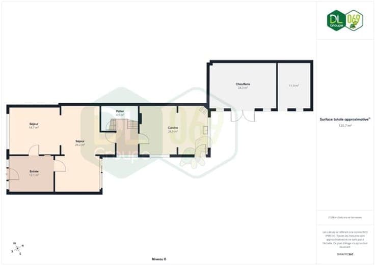 Spacious 2-fronted house with a large courtyard and great po