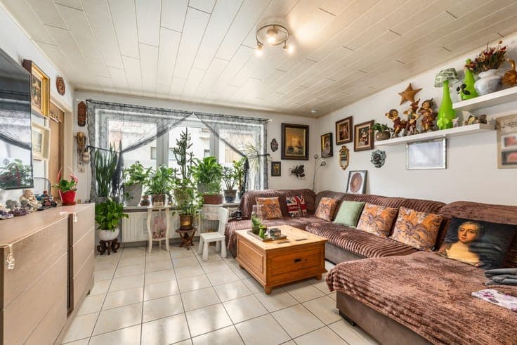 House with large garage in Dendermonde
