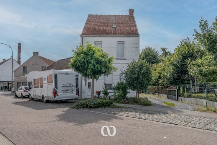Semi-detached house in a quiet location in the center of Be