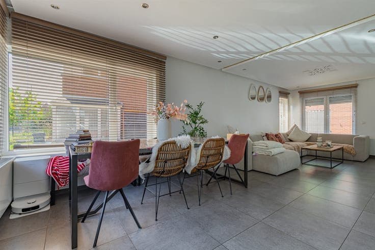 Cozy semi-detached home with 3 bedrooms in child-friendly ne