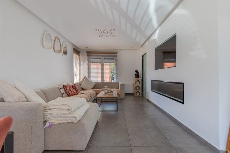 Cozy semi-detached home with 3 bedrooms in child-friendly ne