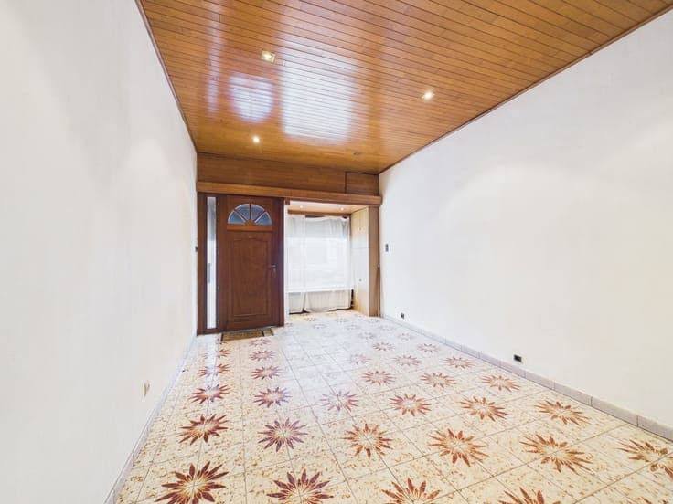 3-bedroom house with garage and cellar