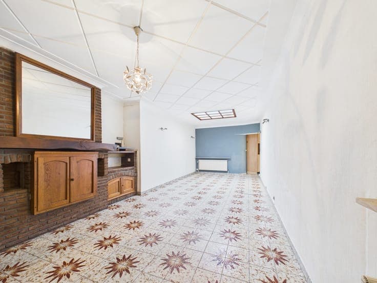 3-bedroom house with garage and cellar