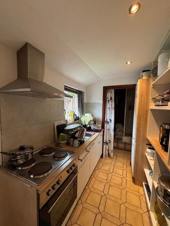 2-ROOM HOME IN NEED OF RENOVATION