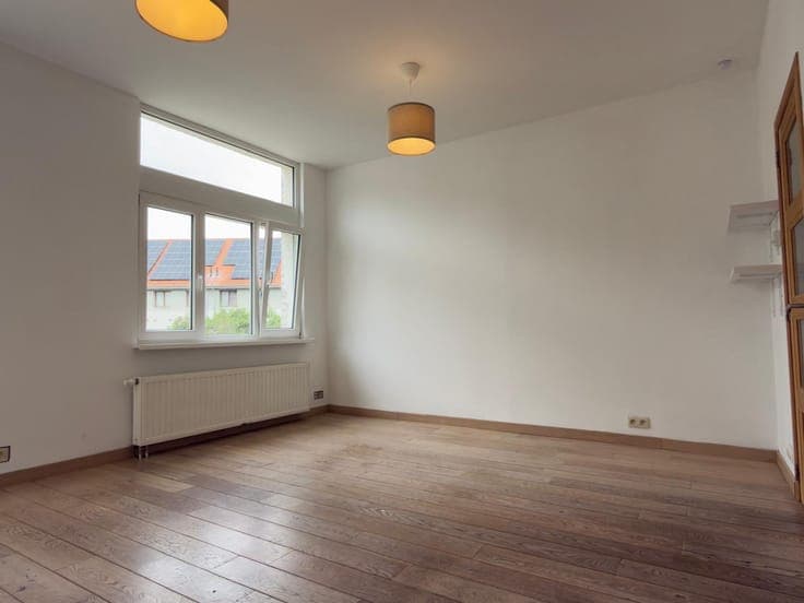 Fully renovated 2-Bedroom house with garden and new roof
