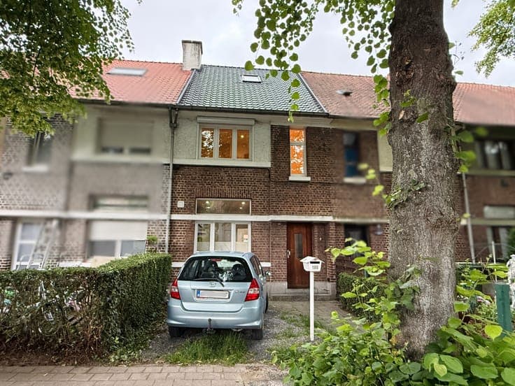 Fully renovated 2-Bedroom house with garden and new roof
