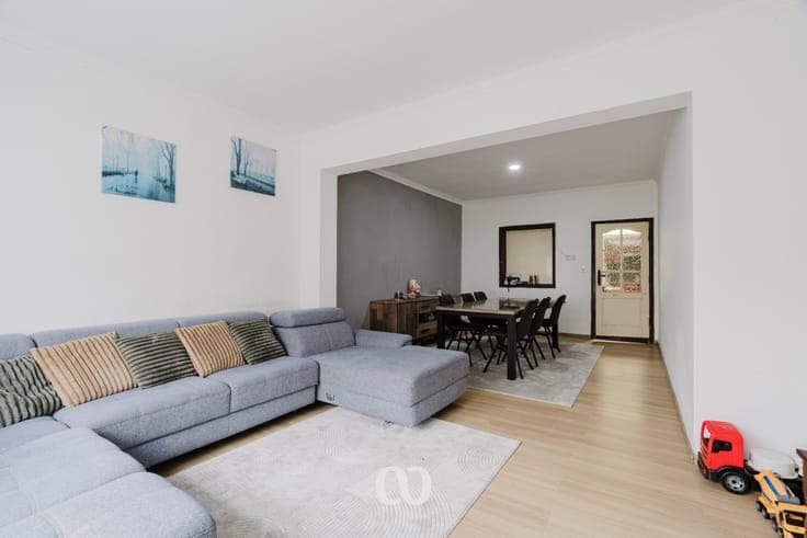 Spacious semi-detached house in a quiet location.