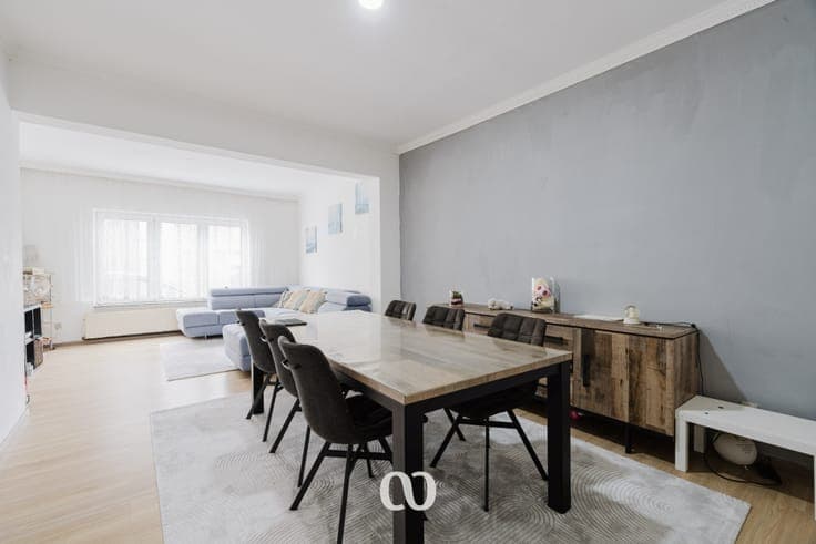 Spacious semi-detached house in a quiet location.