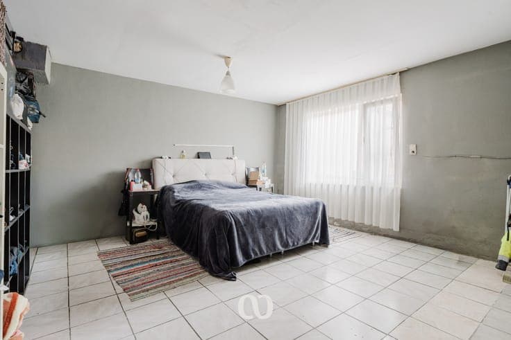 Spacious semi-detached house in a quiet location.
