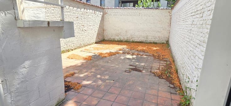 Paduwa/Evere district, close to public transport and shops,