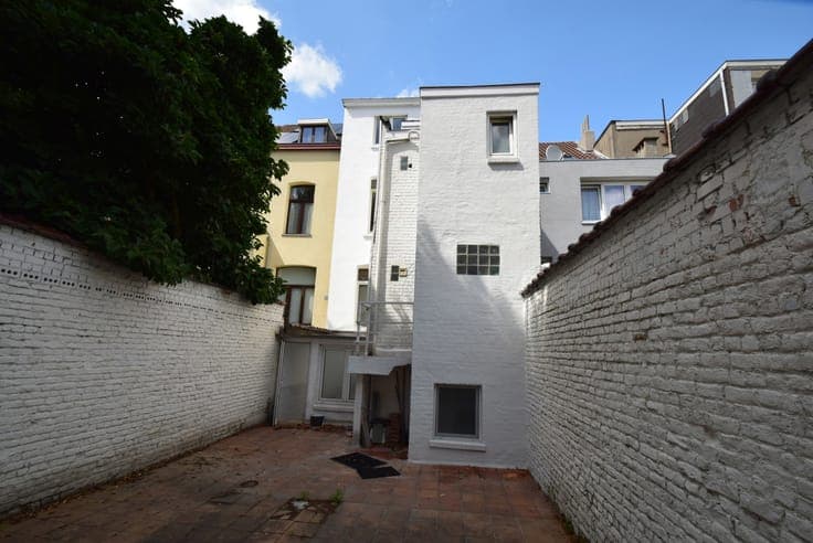 Paduwa/Evere district, close to public transport and shops,