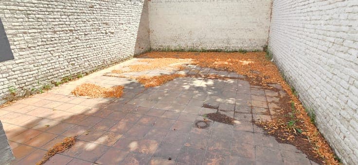 Paduwa/Evere district, close to public transport and shops,
