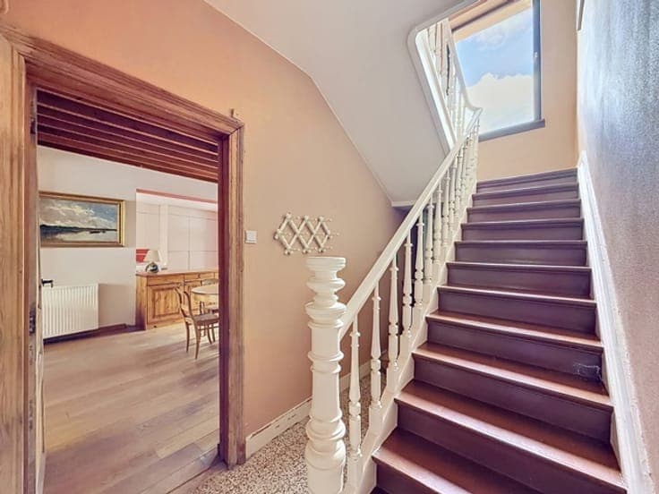 Bright 3-sided house in the heart of Genval
