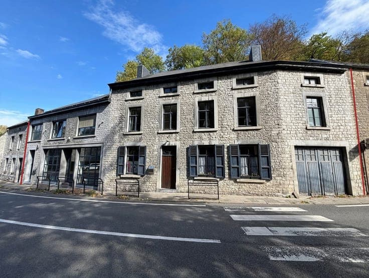 Apartment building